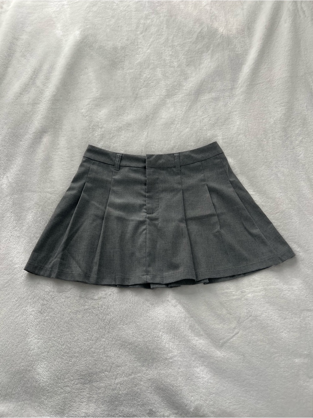 H&M Gray Pleated Mini Skirt